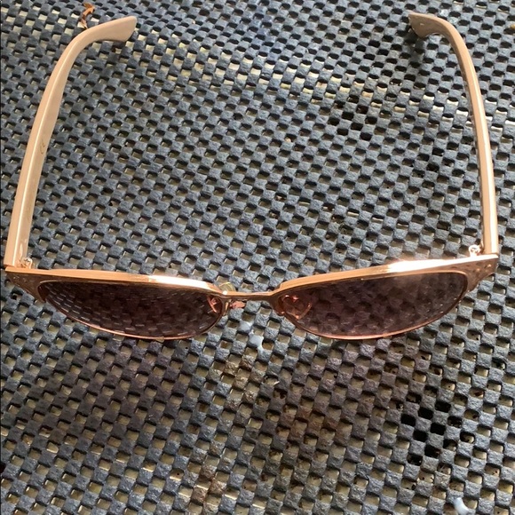 Nanette Lepore women’s sunglasses - Picture 3 of 6